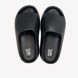 UC BLACK MARSHMALLOW SANDAL